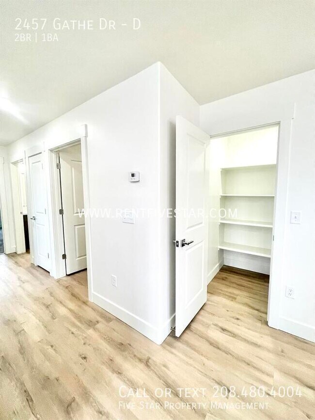 Building Photo - 2457 Gathe Dr