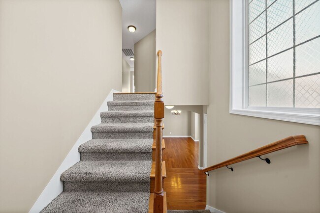 Building Photo - Pet Friendly Four Bedroom!