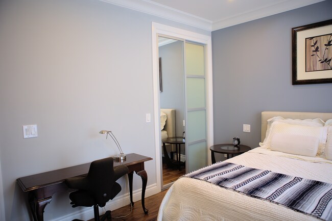 Building Photo - 1215 Altamead Dr