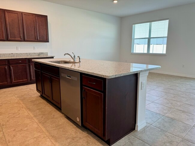 Building Photo - 5670 SW 77th Ave