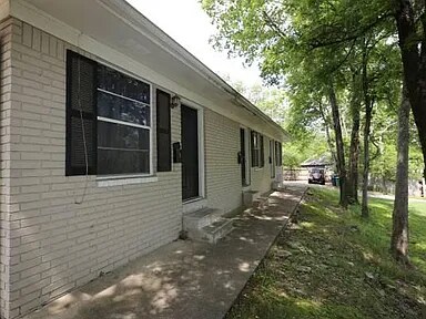 Building Photo - 803 N Van Buren St