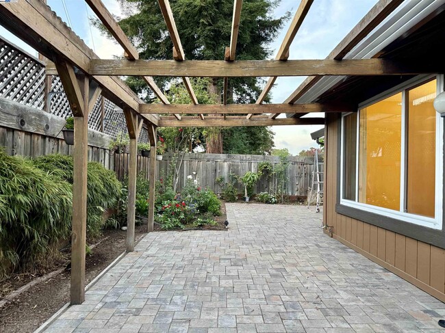 Building Photo - 10191 Yoshino Pl