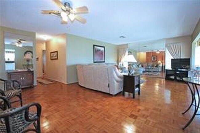 Building Photo - 221 Cedarwood Cir