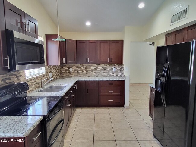 Building Photo - 7410 W Cholla St