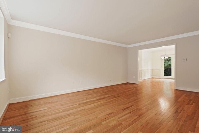 Building Photo - 2057 Golf Course Dr