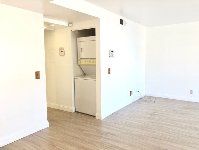 Building Photo - Coming Soon!! Live in the heart of Downtow...