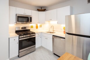 Building Photo - 3001 Veazey Terrace NW