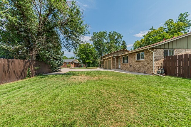 Building Photo - Spacious 3BD, 2BA Lakewood Half-Duplex wit...
