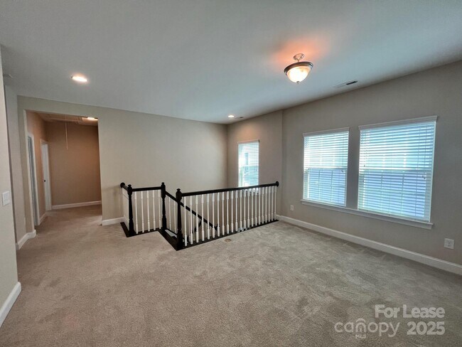 Building Photo - 15531 Laverack Ln