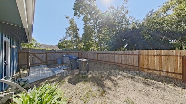 Building Photo - 3705 Hitchcock Ranch Rd