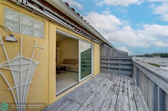 Building Photo - 1800 N Ocean Dr