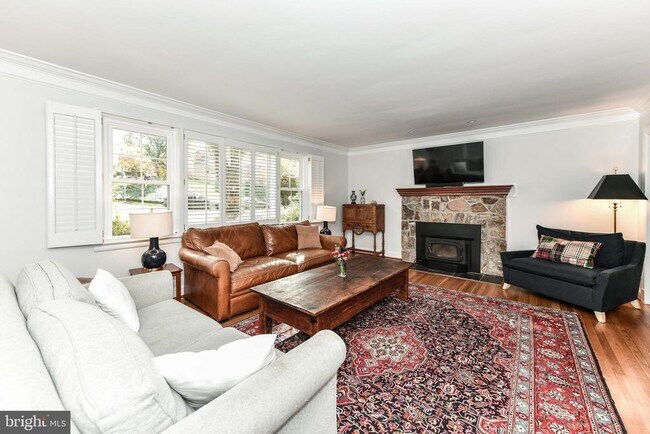 Building Photo - 3061 N Oakland St