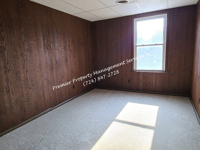Building Photo - 220 5th St