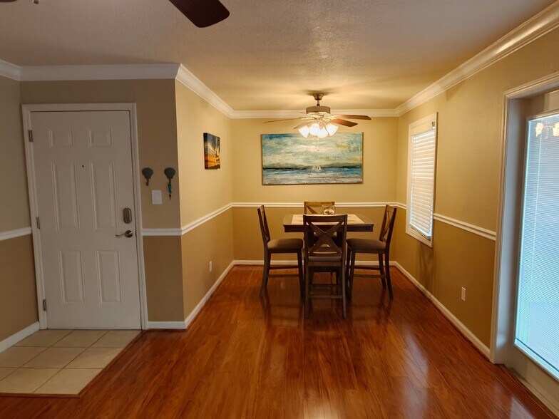 Building Photo - 4945 Coquina Key Dr SE