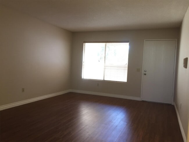 Building Photo - 1631 Avenida Selva