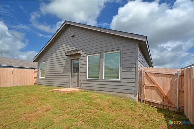 Building Photo - 1537 Hummock Steep