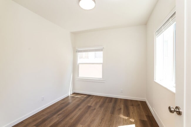 Building Photo - Beautifully Renovated Berkeley Unit!