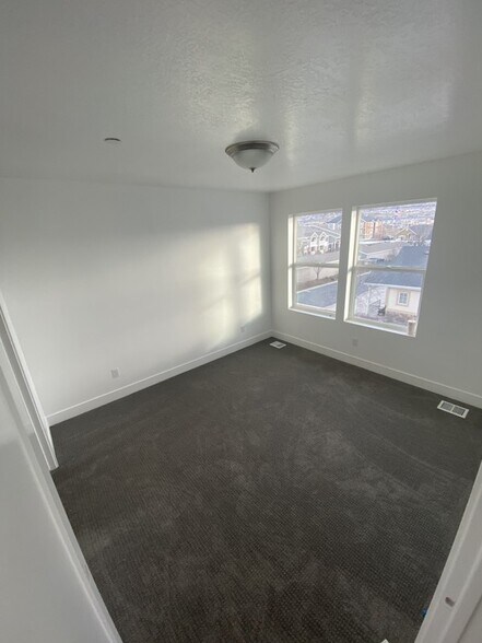 Building Photo - 83 E Sitka Creek Cove