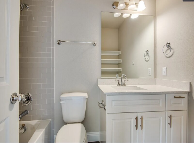 Building Photo - 4176 Kearsage Dr