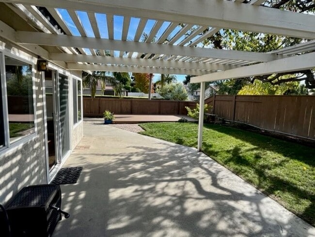 Building Photo - Village Park Single Story Home - Immaculat...