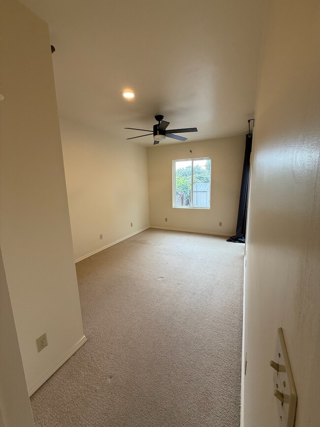 Building Photo - 5529 Beaudry St