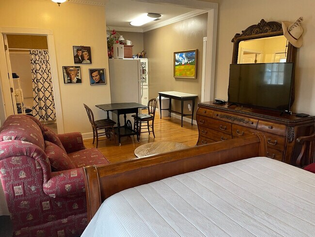 Building Photo - 175 Schools Dr