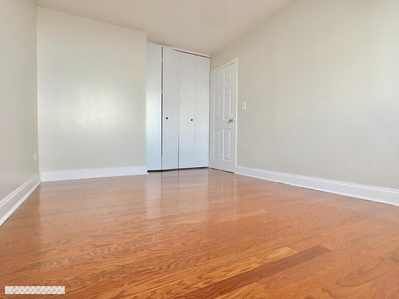 Building Photo - 3333 Broadway