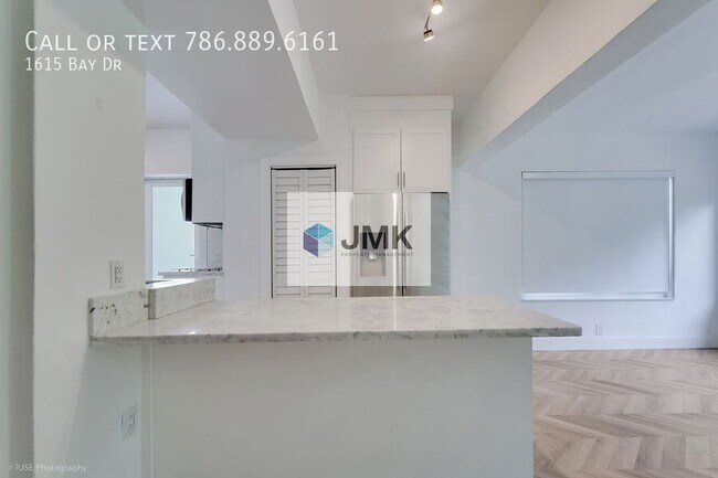 Building Photo - 1615 Bay Dr