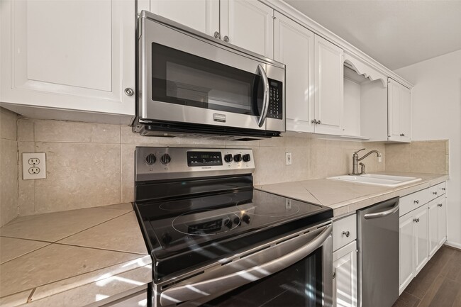 Building Photo - 6418 Olympia Dr