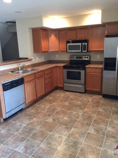 Building Photo - 4902 Algonquin Dr