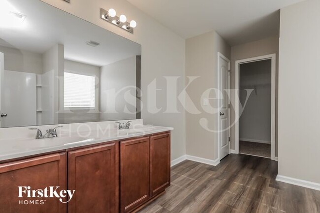 Building Photo - 260 Heaton Dr