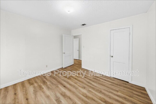 Building Photo - 5025 Catalpa St