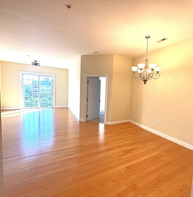 Building Photo - 2 bedroom/2 bathroom- Bennington on the Park