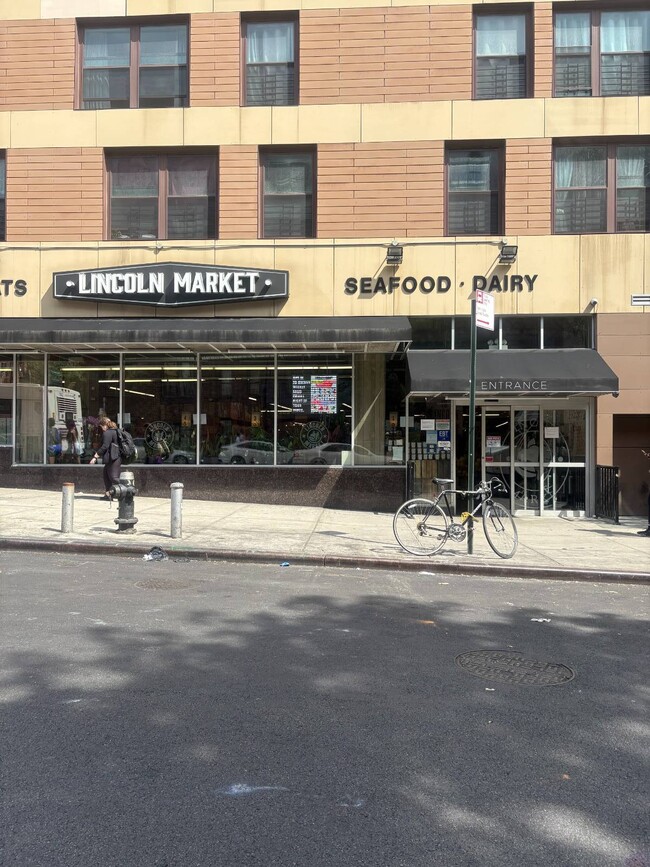 Building Photo - 606 Flatbush Ave