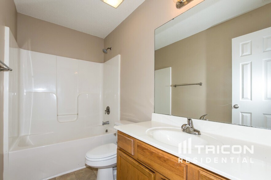 Building Photo - 6135 Sid Crane Dr