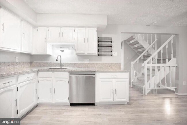 Building Photo - 8015 Steeple Chase Ct