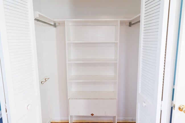 bedroom 2 closet - 246 Lake Heights
