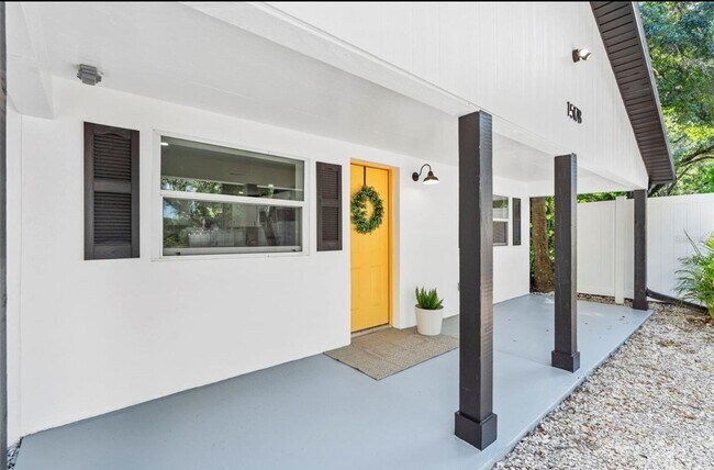 Building Photo - Modern 2-Bedroom Duplex w/ BRAND NEW Washer & Dryer – Quiet, Safe Area in Seminole Heights