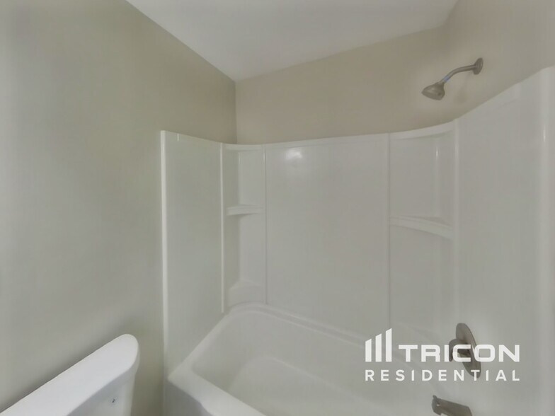 Building Photo - 402 Vixen Pl