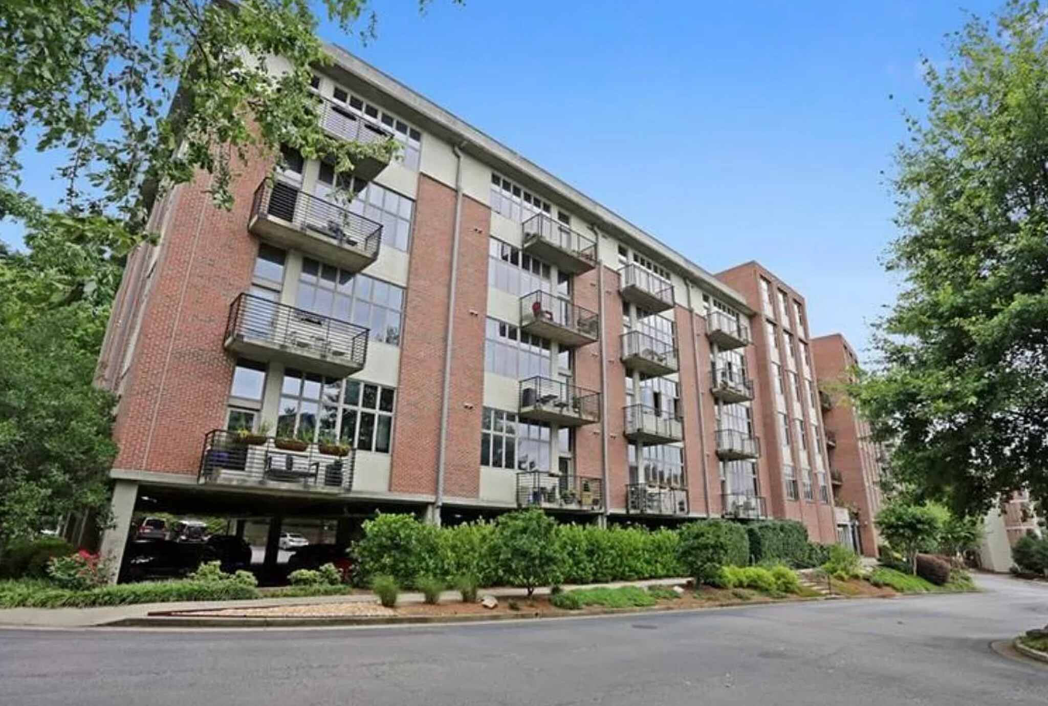 Building Photo - 640 Glen Iris Dr NE