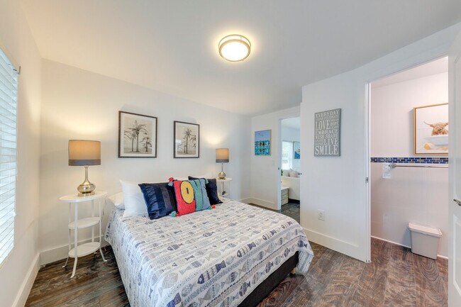 Building Photo - 394 Burton Dr