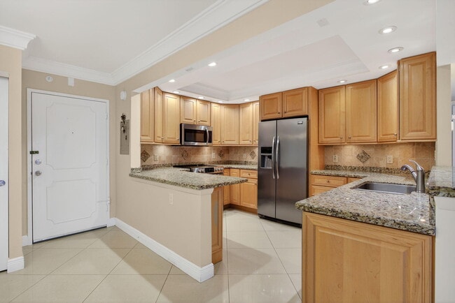 Building Photo - 405 N Ocean Blvd