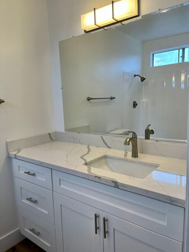 Building Photo - Remodeled 3 Bed/ 2 Bath Clairemont Mesa