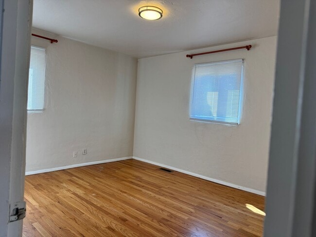 Building Photo - Victory Hills Charm!