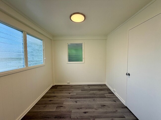 Building Photo - Newly Renovated 3BR Kapahulu Home with Private Yard and Gated Parking Near Waikiki