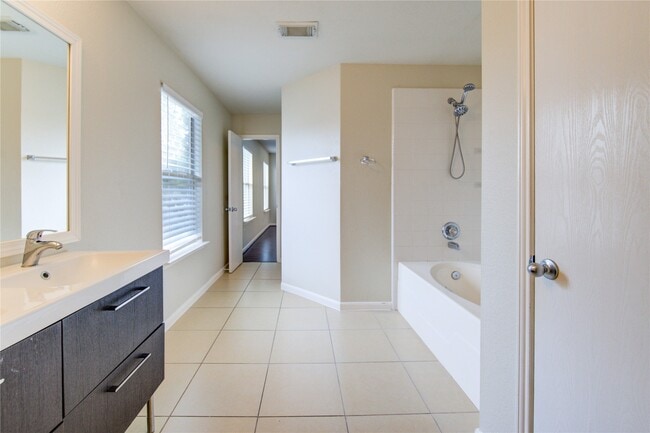 Building Photo - 15518 Miller House Ln