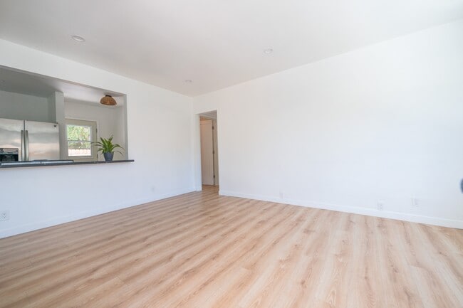 Building Photo - 7514 Woodley Ave