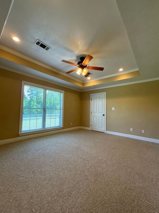 Building Photo - 110 James Dr