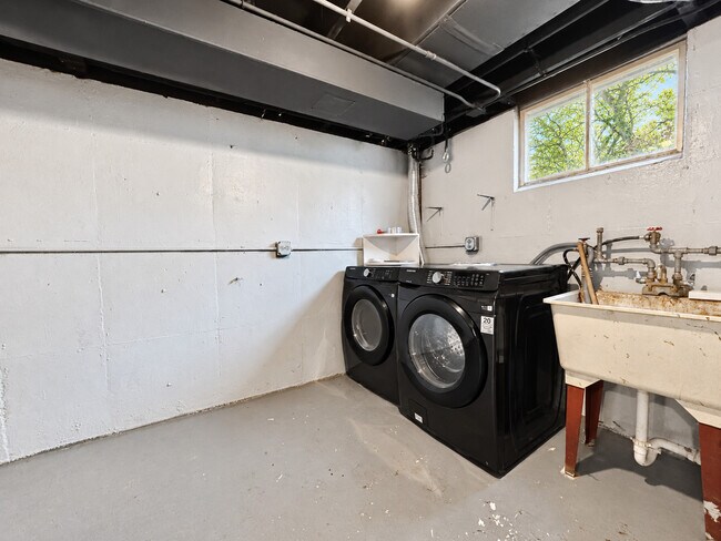 Building Photo - 21334 W Pepper Dr