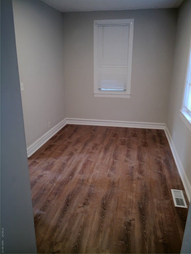 Building Photo - 6118 Vermont Ave